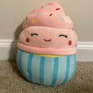 Squishmallow Diedre with damaged tag